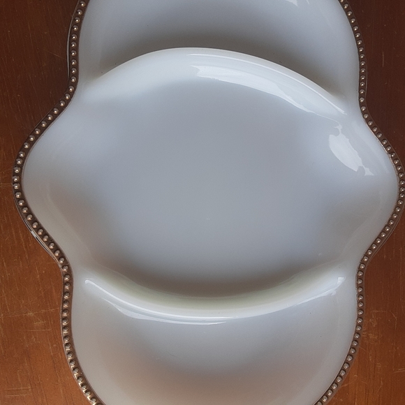 Fire King ovenware Milk Glass serving dish with gold trim - Picture 5 of 7